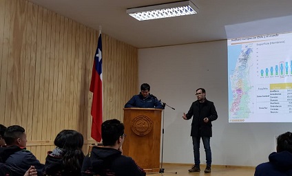 Agrónomos de Agrichile realizan charla a colegio de SNA Educa en Yerbas Buenas